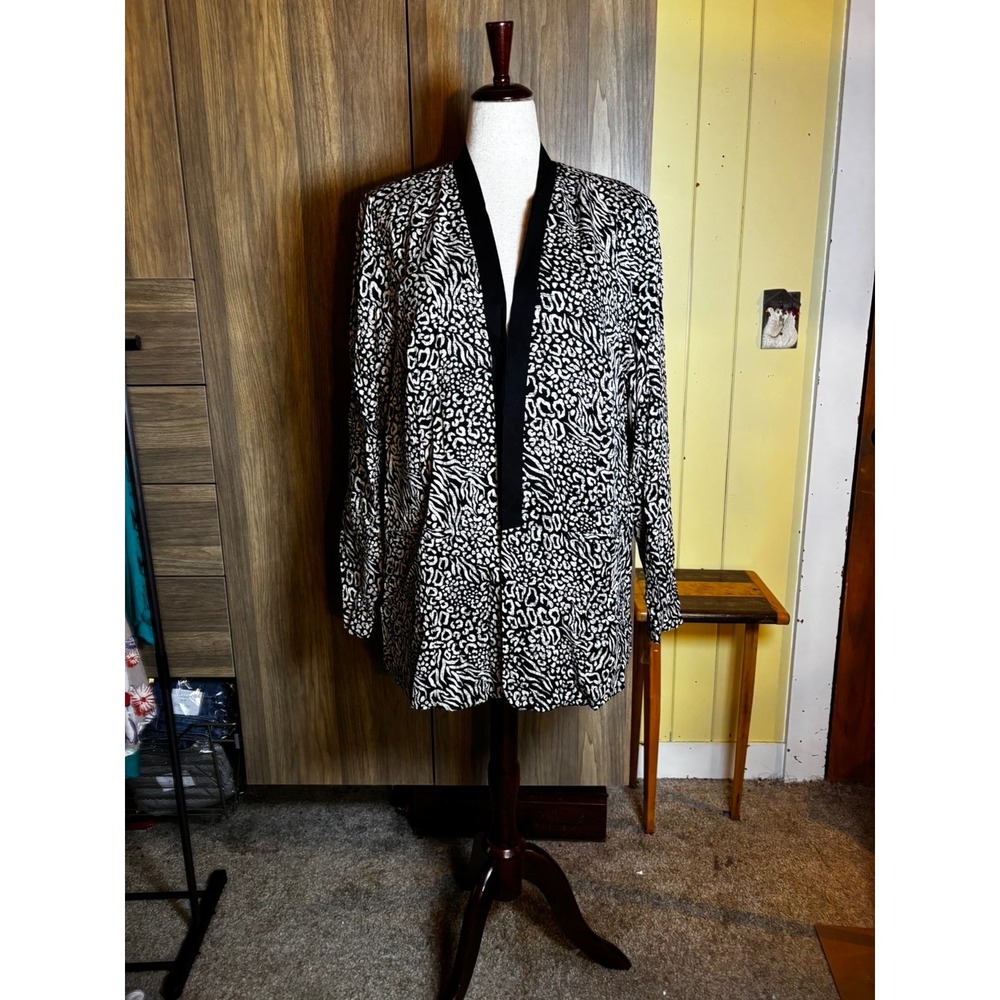 291. Torrid Stretch Challis Collarless Blazer Lace Leopard Deep Black 3X Office